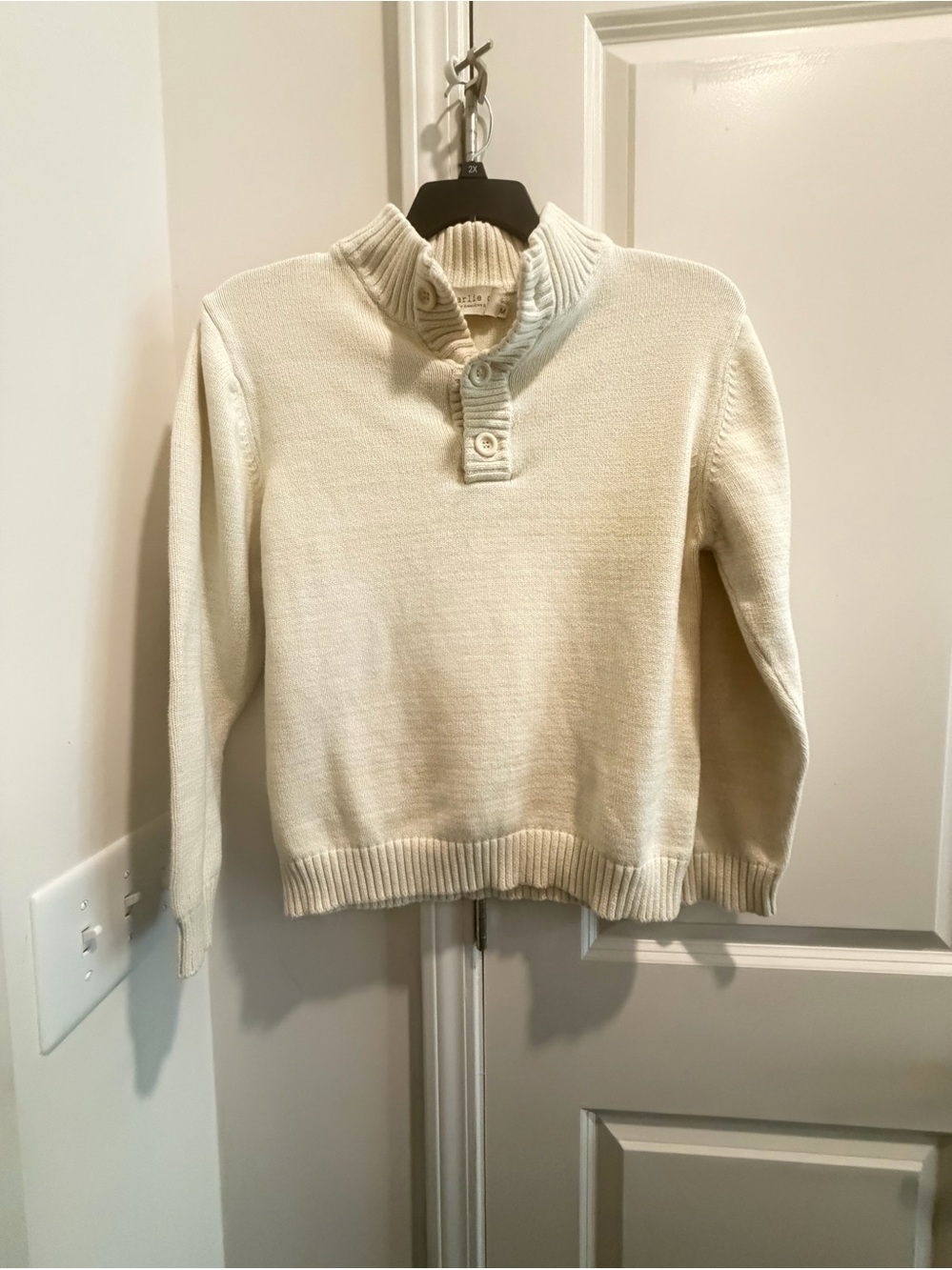 Medium Charlie O by Kinnucan’s Classic Cream Collar Sweater